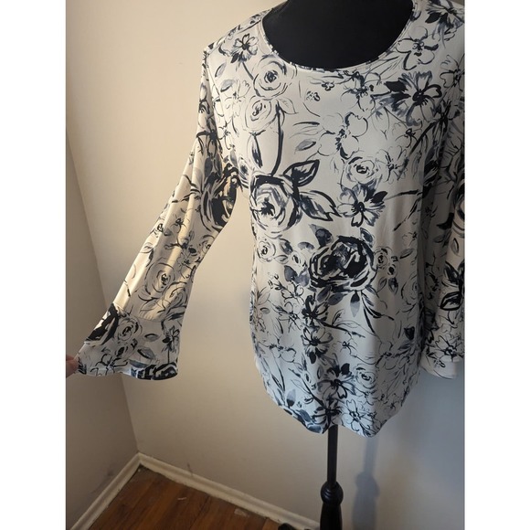 Karl Lagerfeld Paris floral shirt - Picture 5 of 6